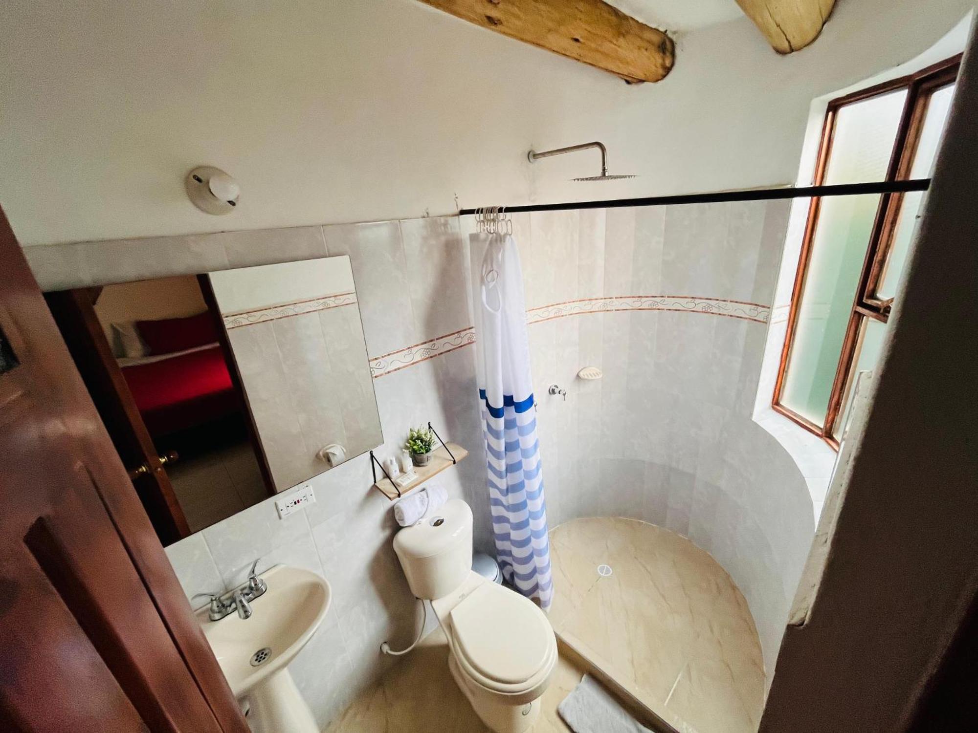 Dos Con Bano Privado, Solo Ti Y Tus Acompanaste Villa de Leyva